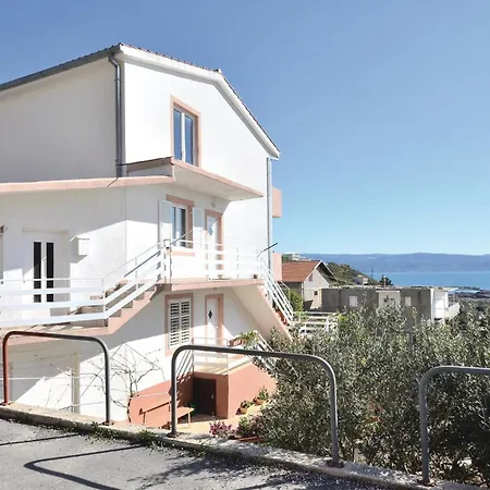 Apartmán One-bedroom With Sea View 06 *